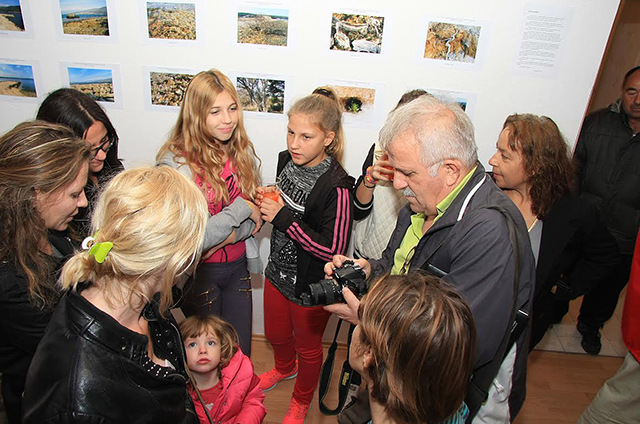 Otvorena izložba fotografija u Gornjem Karinu