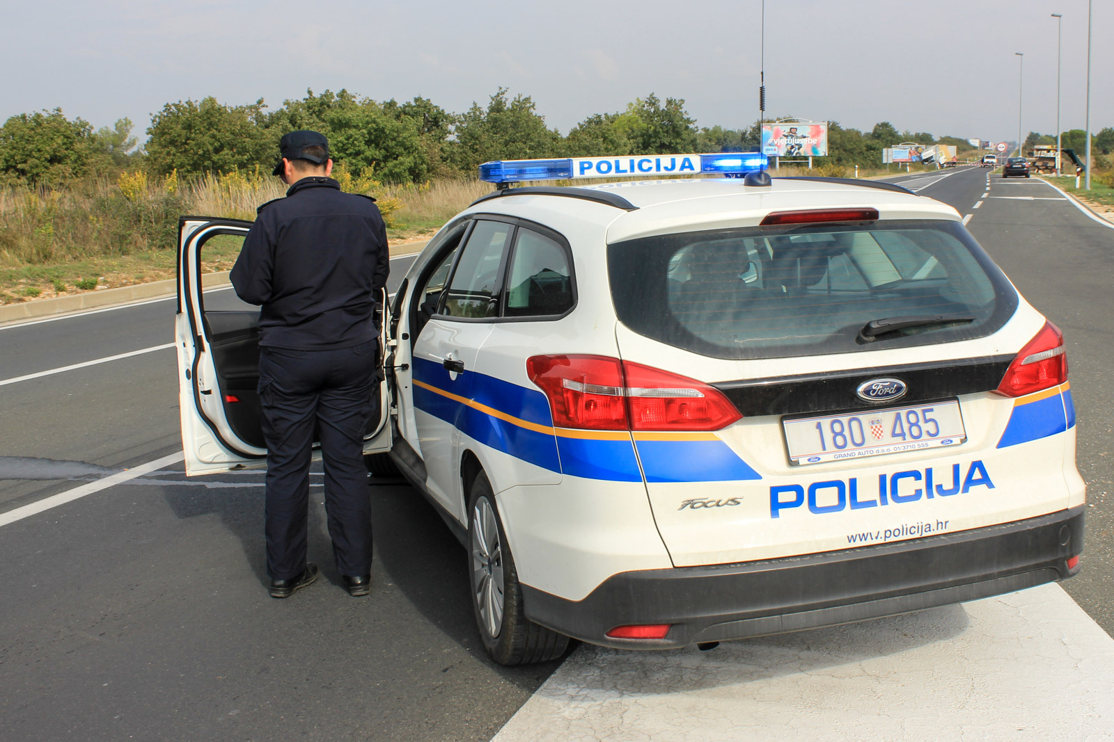 Zadranin (22) Projurio Kroz Punkt I Udario šakom U Glavu Policajca ...