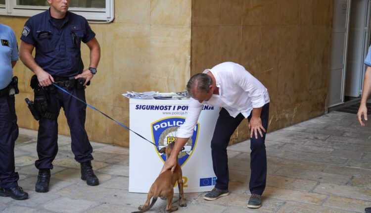 Policija, dukic, pas max