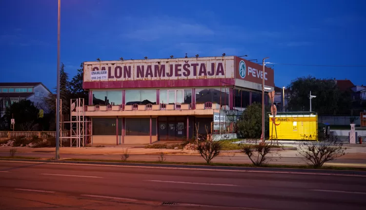 Pevec, dvi pumpe, dvije pumpe, jadranska magistrala, salon namjestaja FOTO Matija Lipar_-2